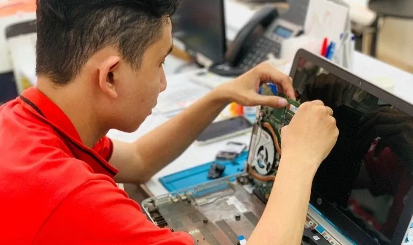 Dịch vụ thay màn hình laptop chuyên nghiệp tại các trung tâm uy tín