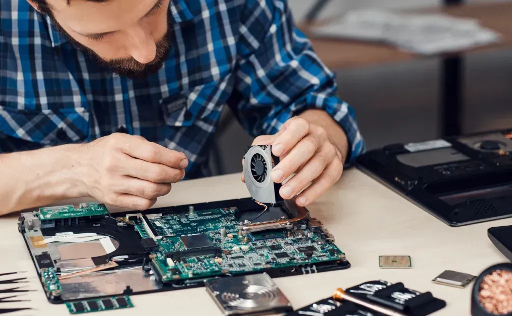 Khi nào nên lắp card rời cho laptop