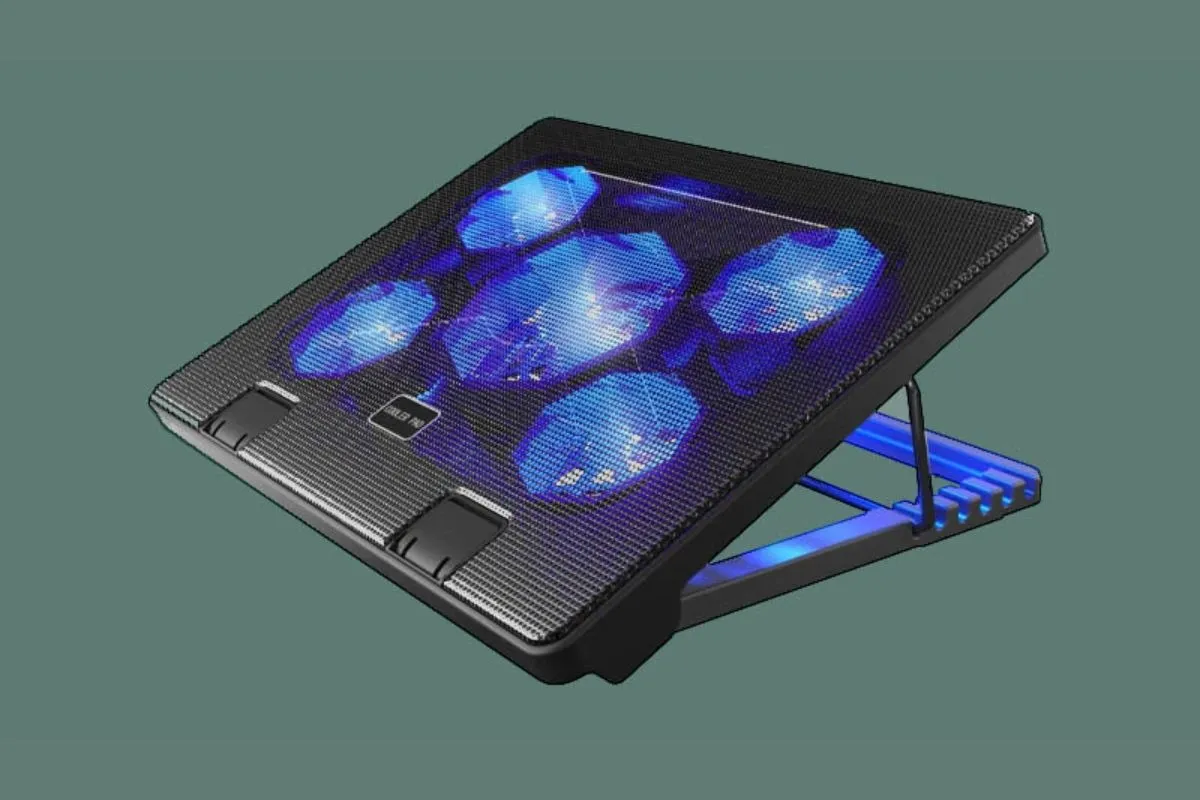 Bạn cũng có thể cân nhắc sử dụng đế tản nhiệt để giúp laptop tản nhiệt hiệu quả hơn