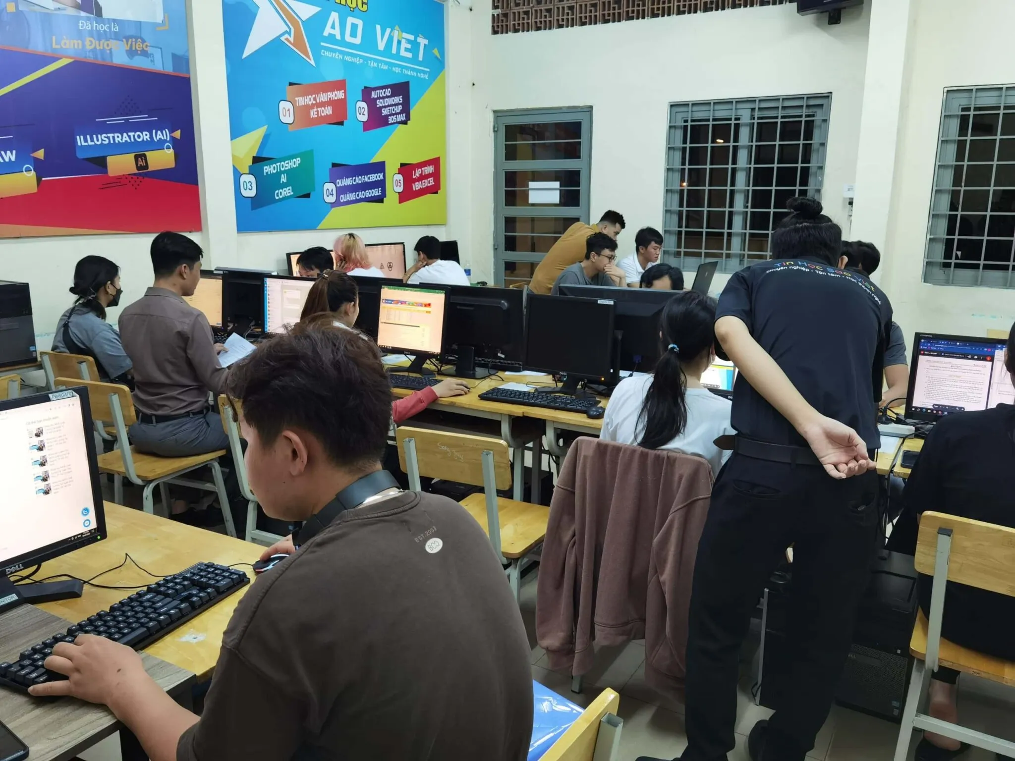 Đào Tạo Tin Học Văn Phòng Cho Người đi Làm