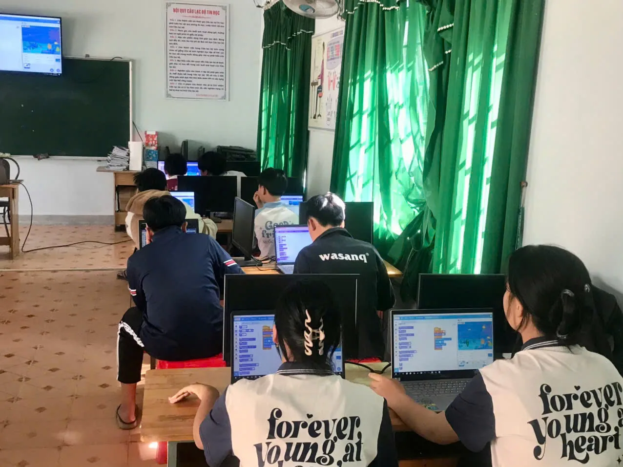 Học sinh giải thích về các khối lệnh trong trò chơi của mình