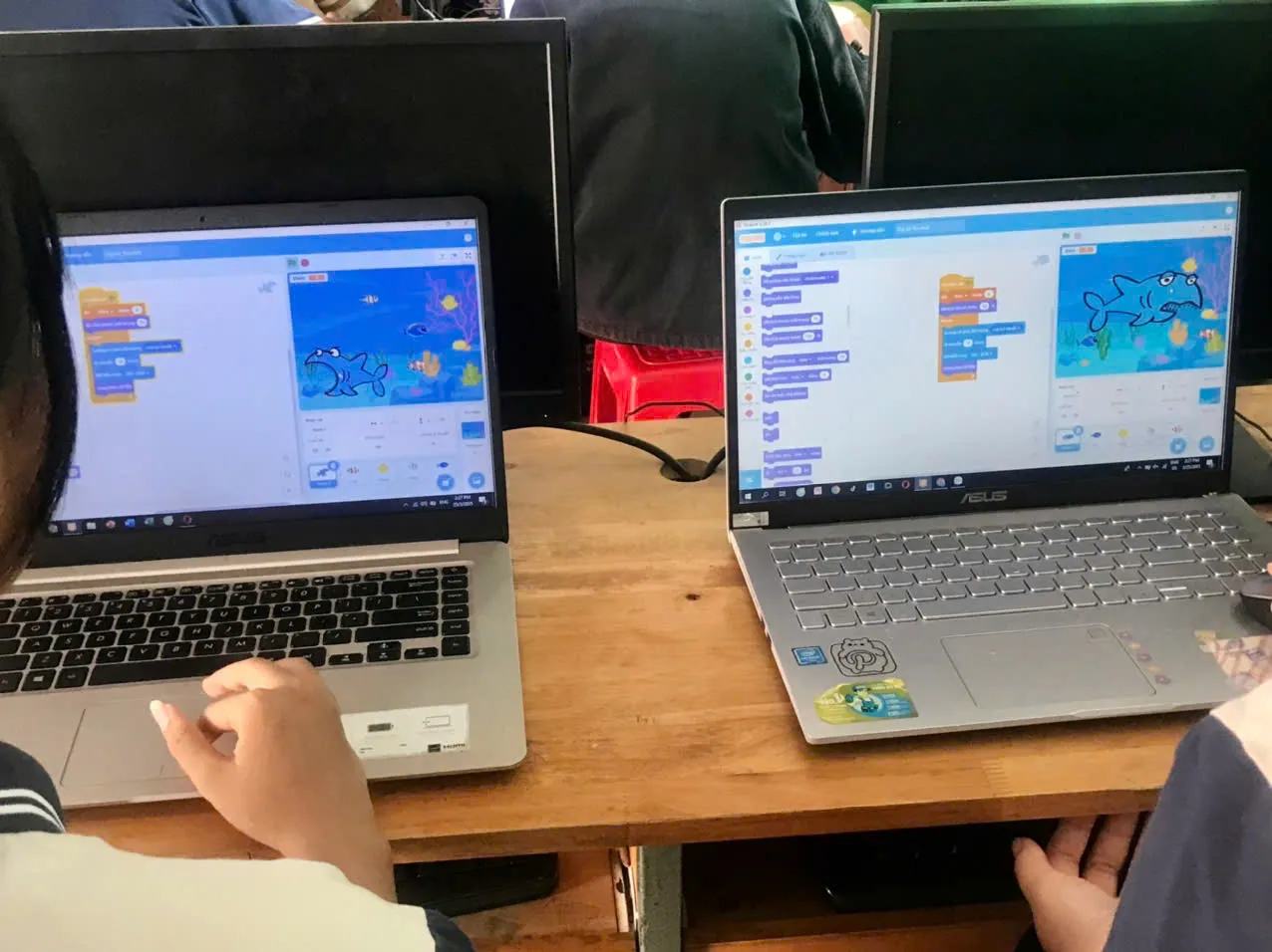 Học sinh hào hứng khoe sản phẩm trò chơi đã hoàn thành