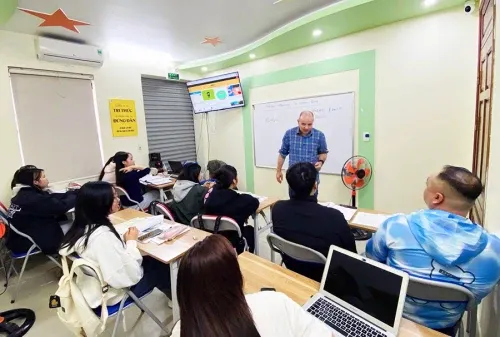 Học viên thực hành giao tiếp ngoại ngữ tại trung tâm tin học hải phòng