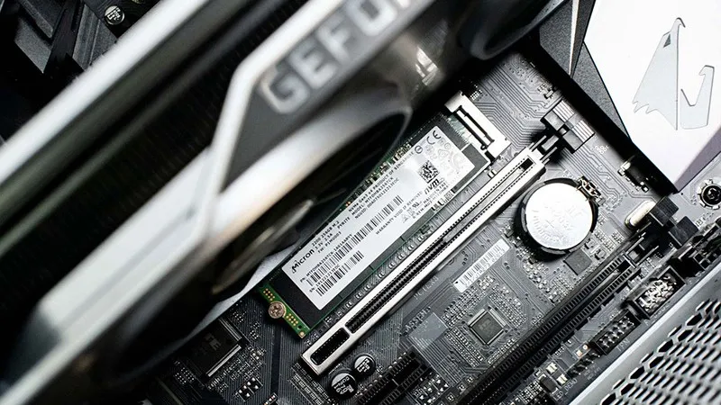 Kích thÆ°á»©c nhá» hÆ¡n khá nhiá»u so vá»›i SSD dùng giao tiáº¿p SATA