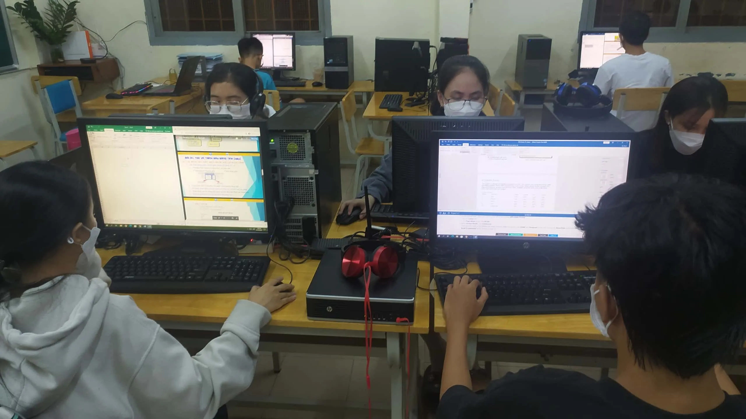 Không gian lớp học hiện đại tại trung tâm tin học ở quận Tân Bình