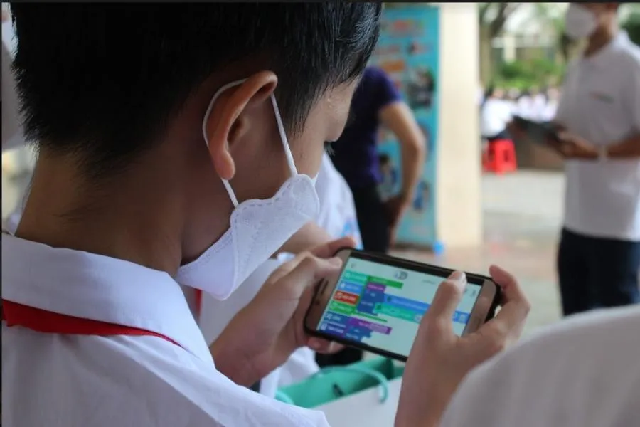 Giao diện điều khiển Robotics bằng ngôn ngữ kéo thả trực quan trên ứng dụng di động chuyên dụng