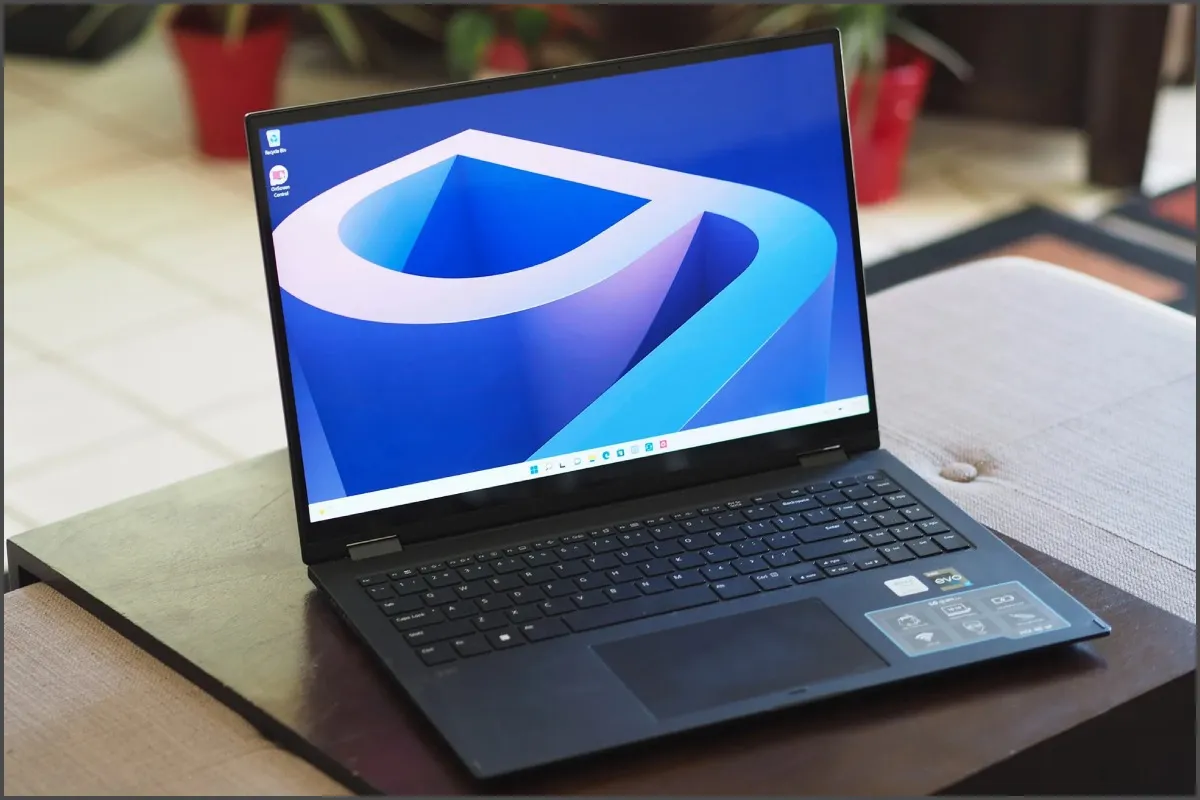 Dòng laptop nhẹ nhất thế giới nay đã có thêm sức mạnh từ card rời