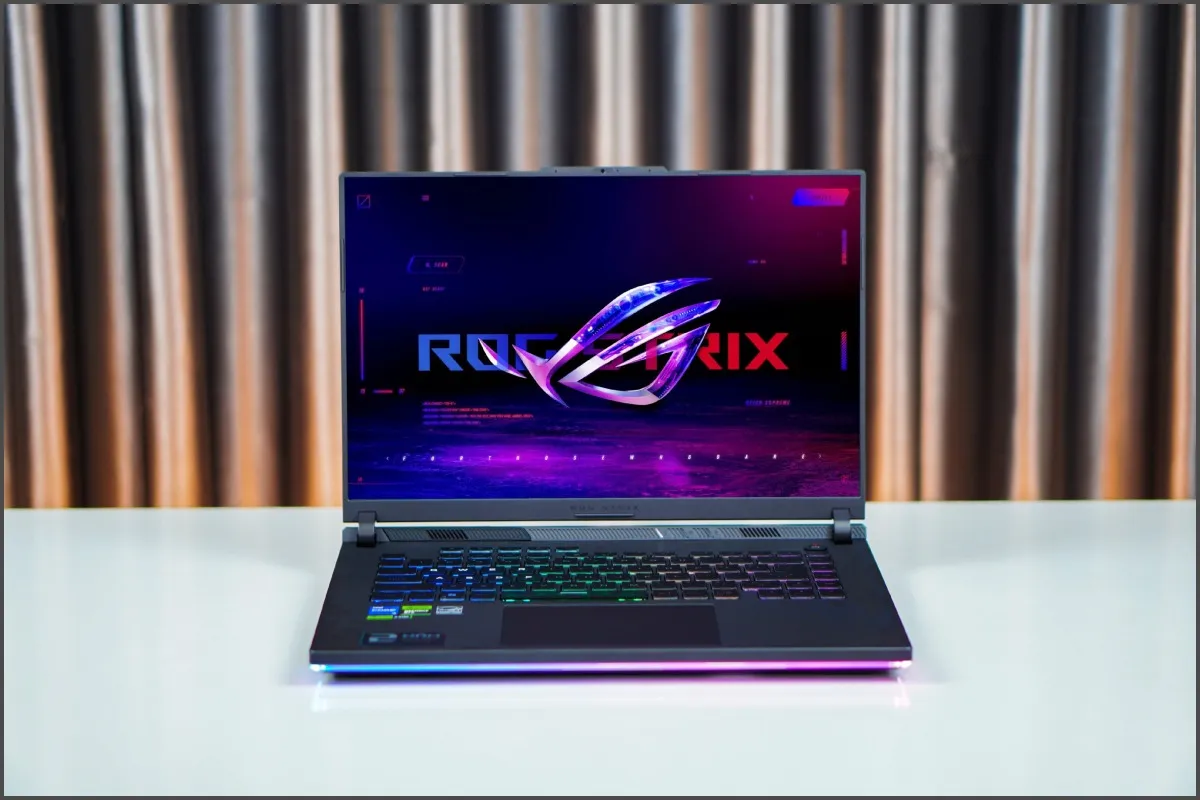 Asus ROG Strix với dải LED bắt mắt và hiệu năng thuộc hàng top phân khúc