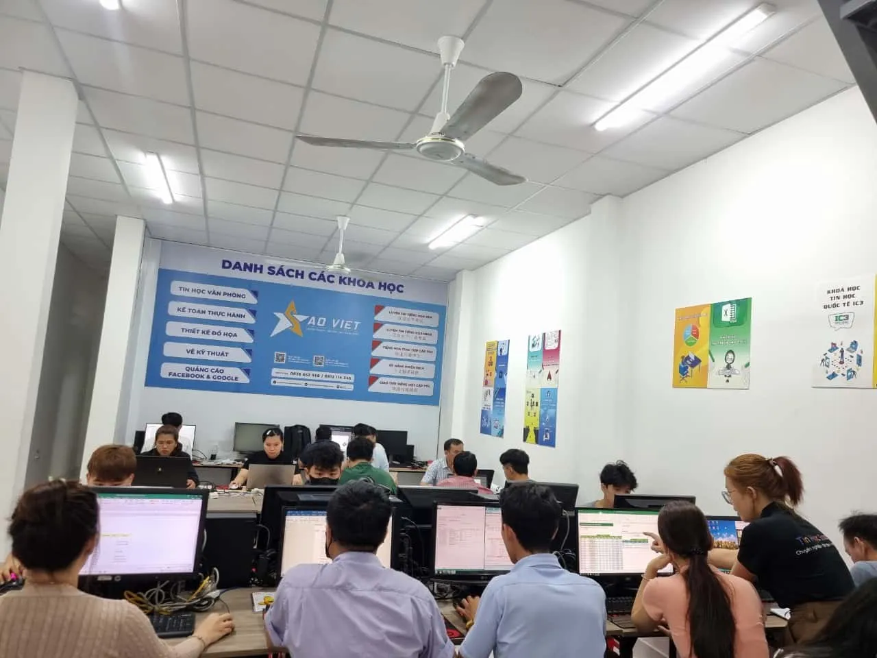 Lớp học thiết kế PowerPoint ấn tượng dành cho nhân viên văn phòng