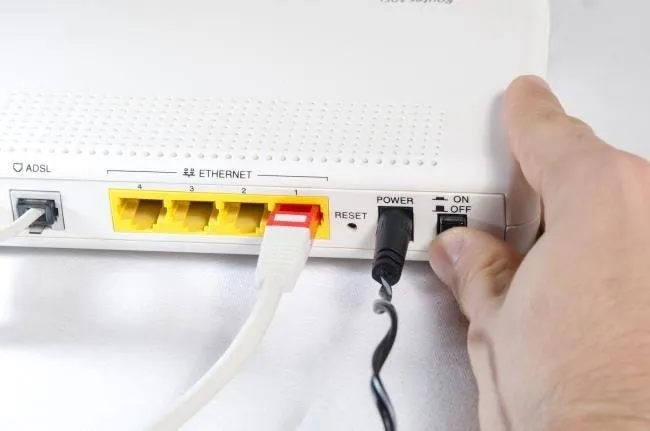 Lưu ý về phần cứng khi thực hiện cách cài đặt lại modem tại nhà