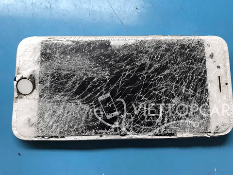 Màn hình iPhone 6s Plus bị nứt vỡ nghiêm trọng do va đập mạnh