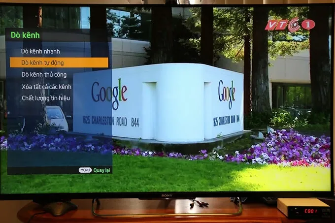 Thực hiện dán lại thanh LED cho màn hình tivi