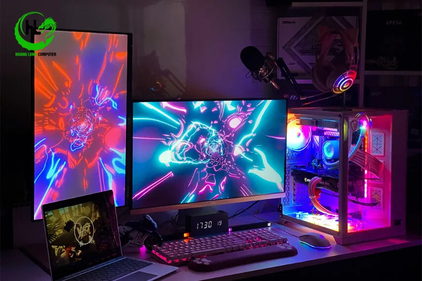 Kỹ thuật viên thao tác lắp ráp cấu trúc tản nhiệt cho lõi xử lý vi mạch