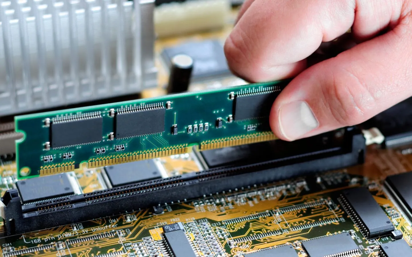 Nâng cấp RAM laptop (Nguồn: Internet)