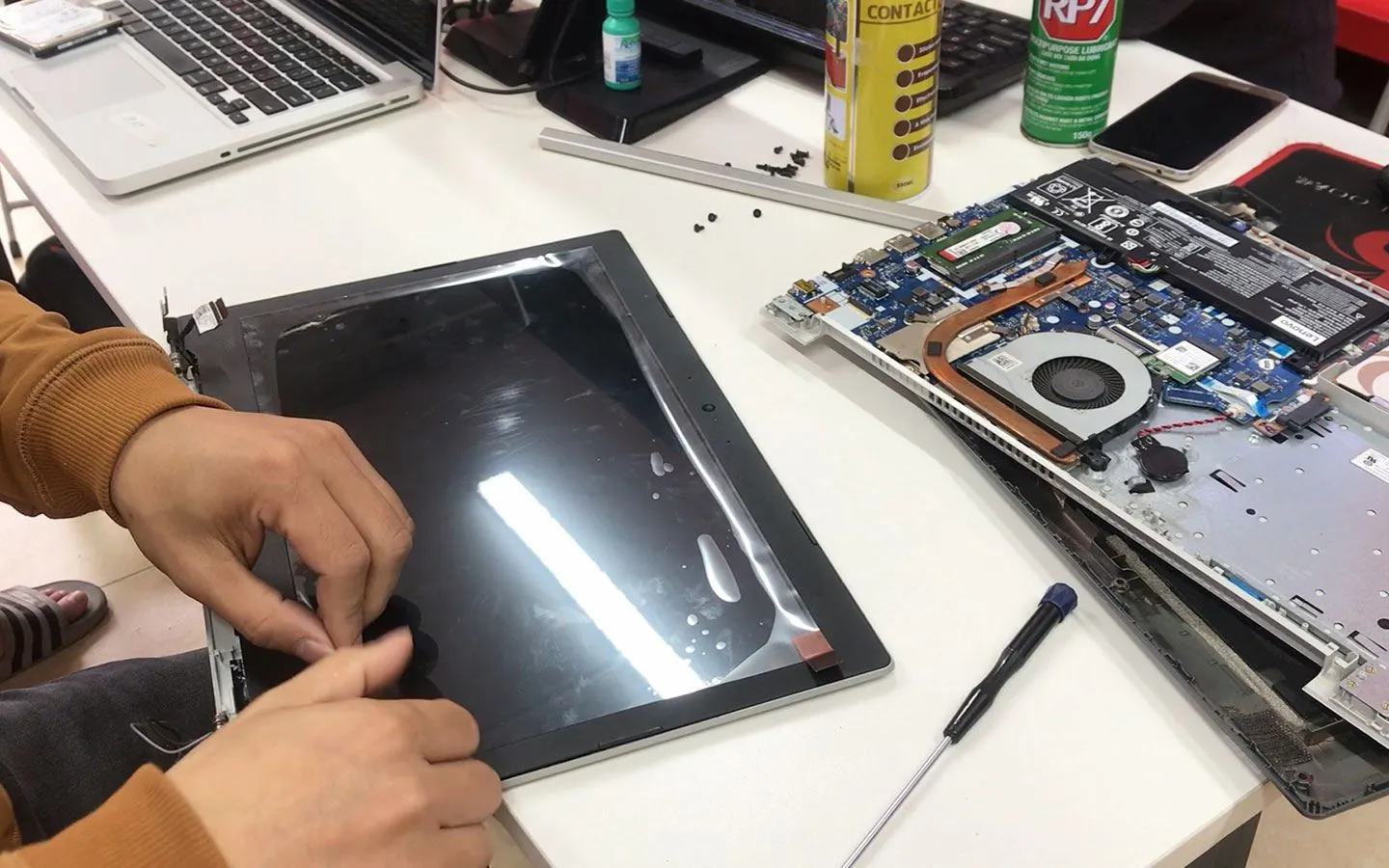 Nâng cấp màn hình cho laptop (Nguồn: Internet)