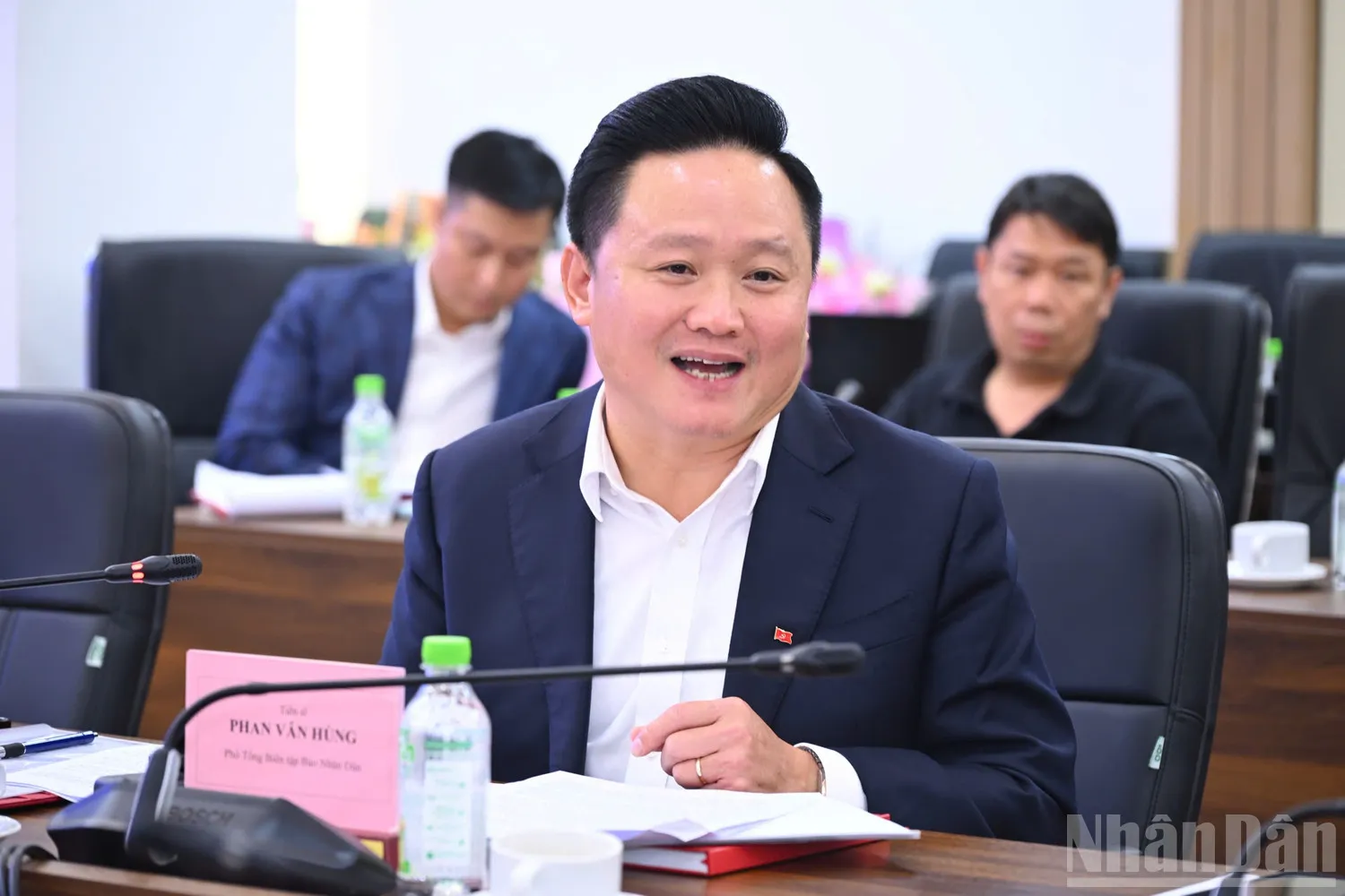 Tiến sĩ Phan Văn Hùng, Phó Tổng Biên tập Báo Nhân Dân.