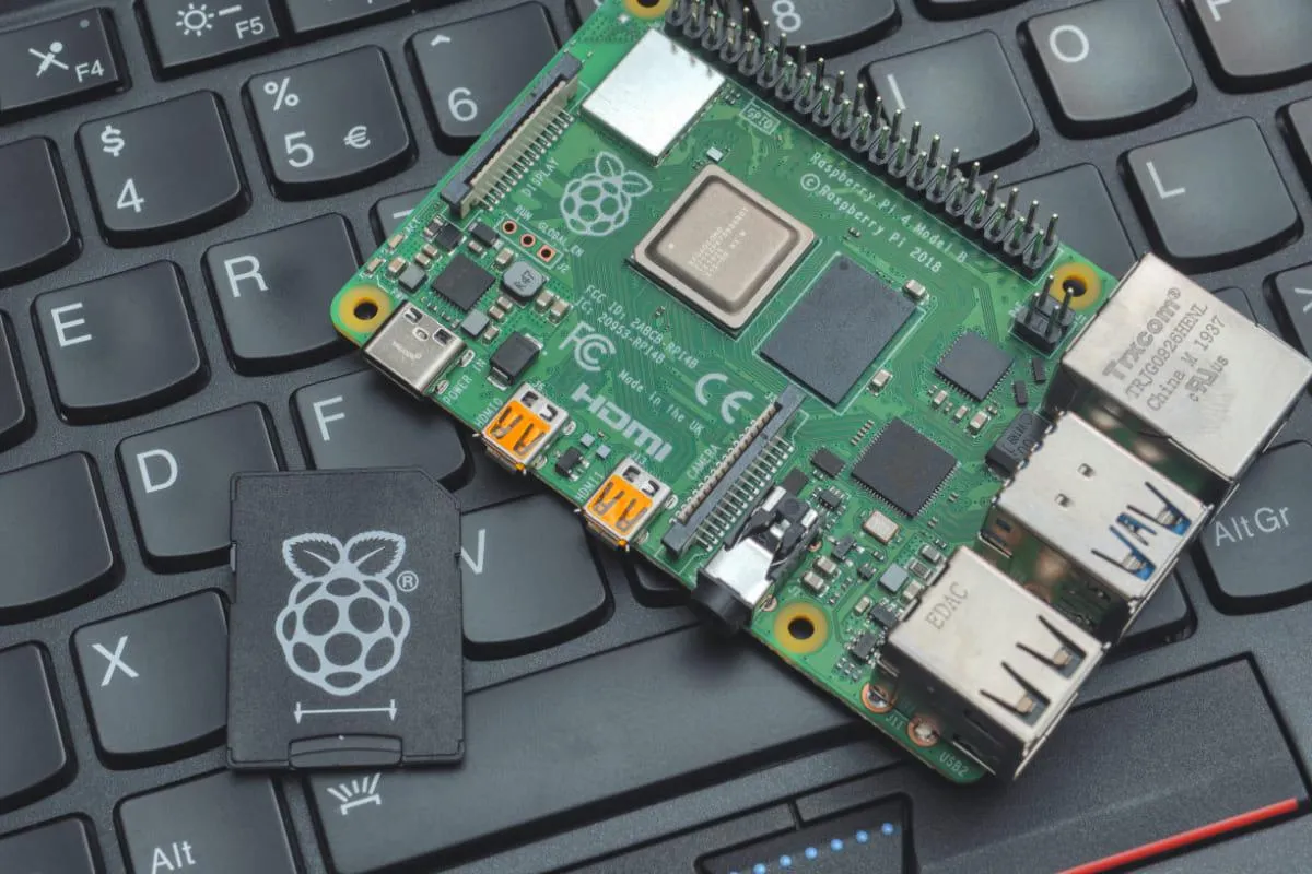 Máy tính nhúng Raspberry Pi