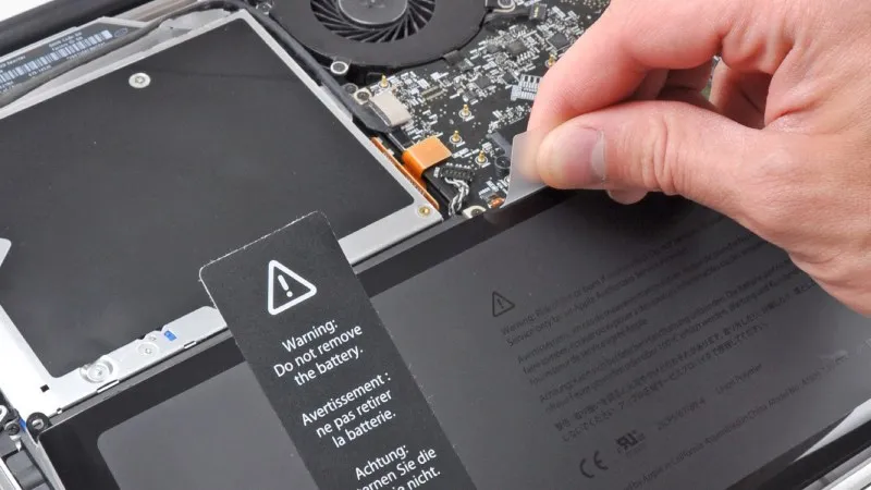 Nên thường xuyên kiểm tra pin laptop