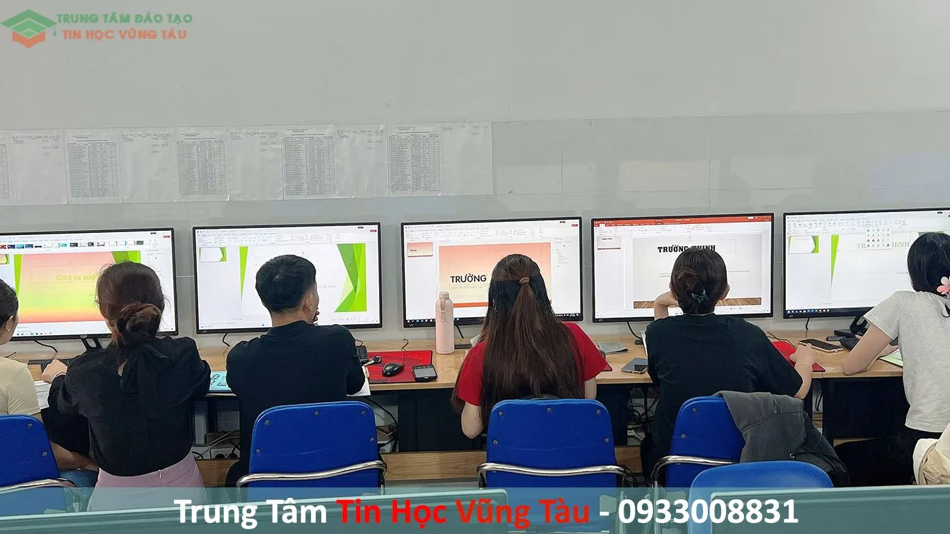 Quang cảnh buổi học thực hành tin học văn phòng căn bản tại trung tâm