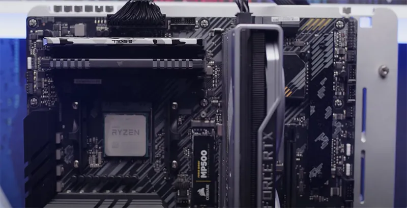 Dùng 2 hay nhiêu RAM khác loại có thật sự làm giảm hiệu năng máy tính hay không? (Nguồn: Linus Tech Tips).