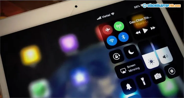 Tăng độ sáng màn hình iPad nếu màn hình tối đen nhưng vẫn có tiếng