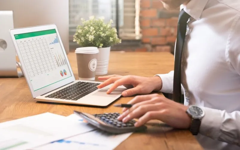 Thí sinh đang áp dụng các mẹo thi tin học cơ bản để hoàn thành bài thi nhanh chóng