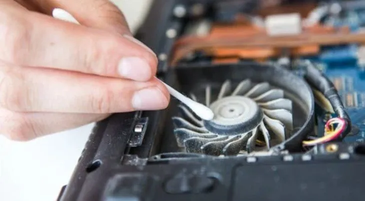 Quy trình vệ sinh định kỳ giúp hệ thống tản nhiệt hoạt động đúng công suất thiết kế của nhà sản xuất