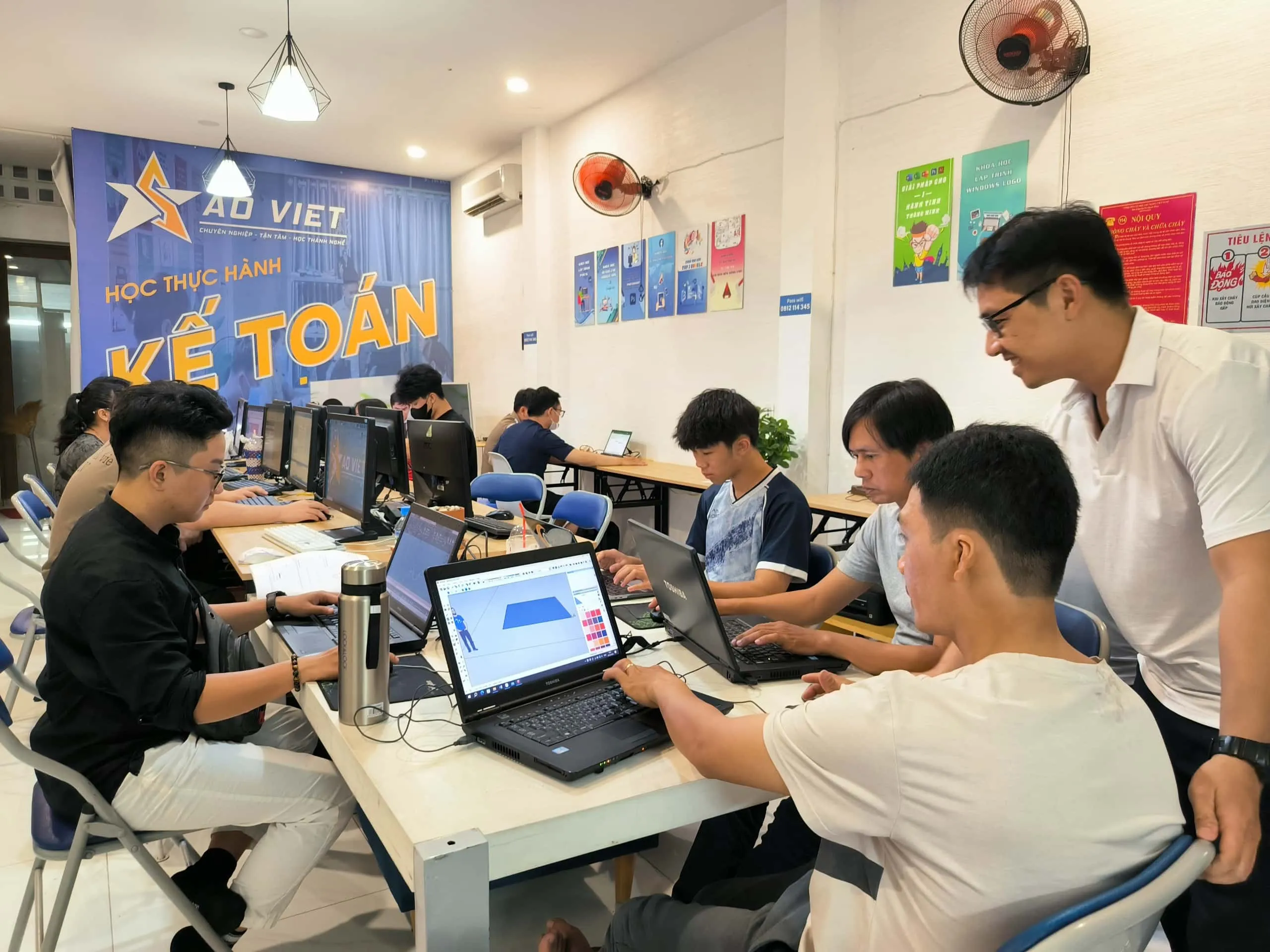 Thông tin học phí và các khóa đào tạo tại trung tâm tin học Trí Việt