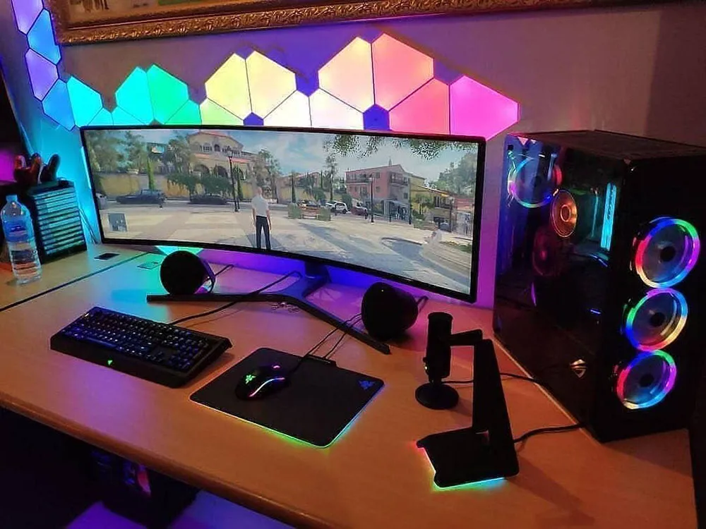 Thu máy tính PC gaming màn hình cong, khách ở Cần Thơ