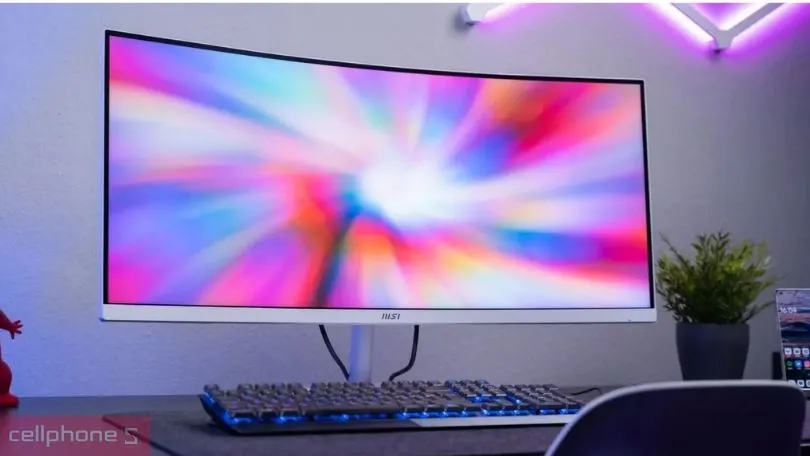 Thiết kế mặt sau ấn tượng với hệ thống đèn LED và các khe tản nhiệt hiệu quả của thương hiệu MSI