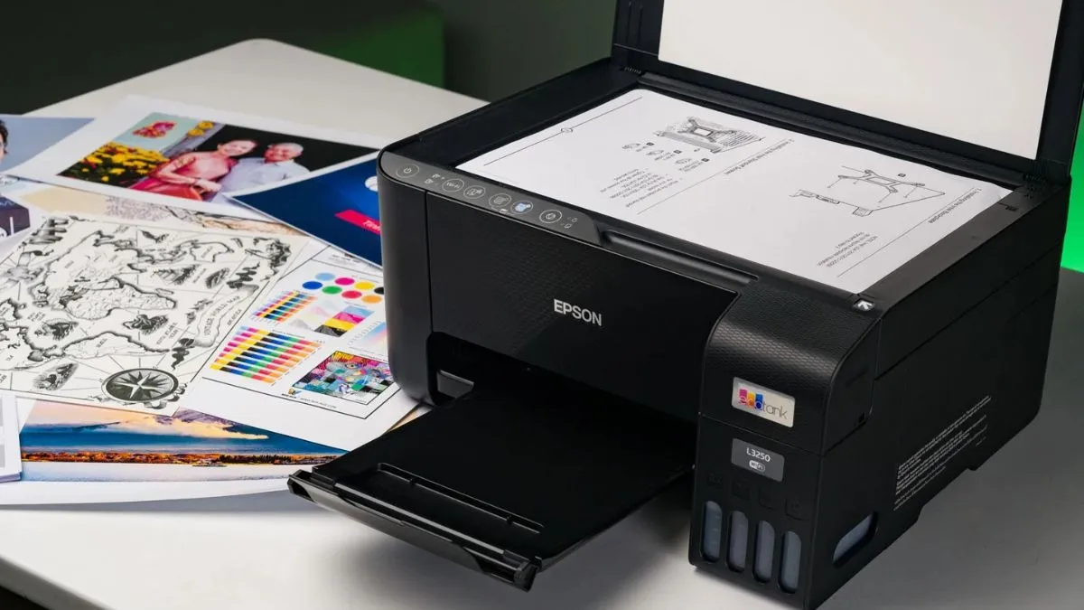 Xác định model máy in thường ở trên thân máy hoặc trên hộp máy.